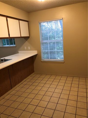 609 SW Adams Street, Fayetteville, AR 72703