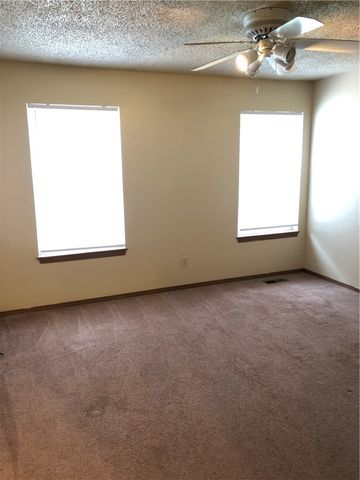 609 SW Adams Street, Fayetteville, AR 72703