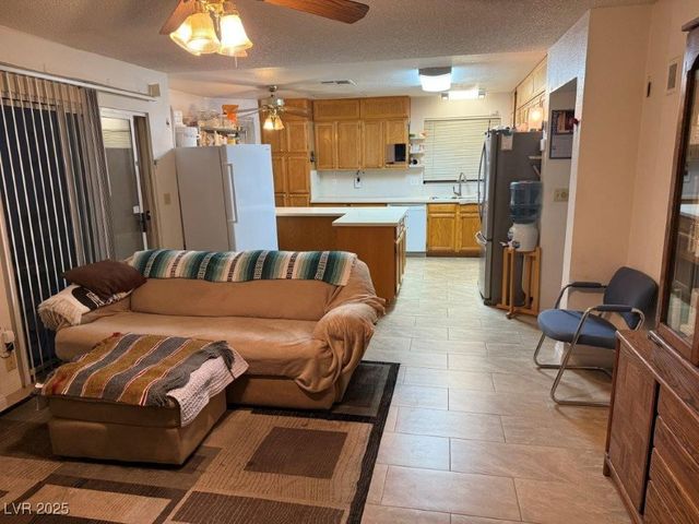 1325 Maplegrove Circle, Las Vegas, NV 89108