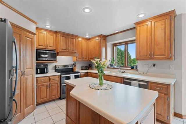 465 WINDING WATERS WAY, De Pere, WI 54115