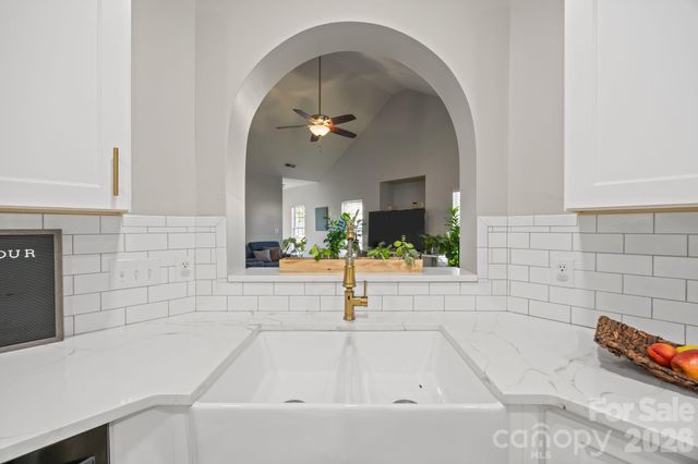 1124 Homestead Glen Boulevard, Charlotte, NC 28214