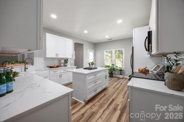 1124 Homestead Glen Boulevard, Charlotte, NC 28214