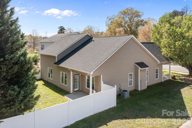 1124 Homestead Glen Boulevard, Charlotte, NC 28214