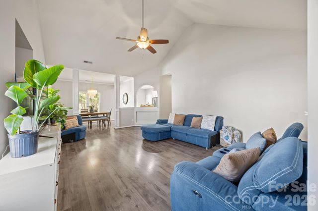 1124 Homestead Glen Boulevard, Charlotte, NC 28214