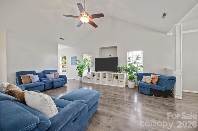 1124 Homestead Glen Boulevard, Charlotte, NC 28214