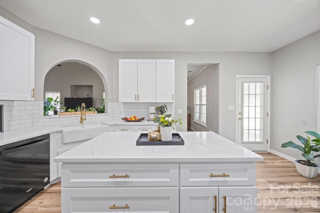 1124 Homestead Glen Boulevard, Charlotte, NC 28214