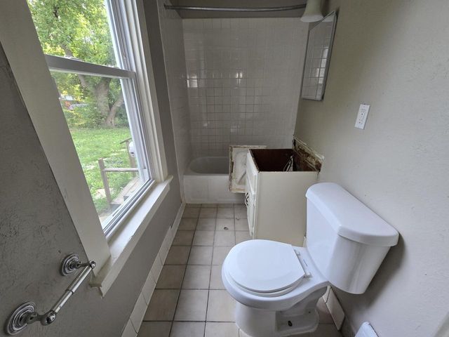 3260 N 21st STREET, Milwaukee, WI 53206