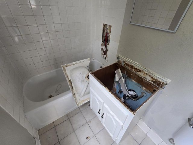 3260 N 21st STREET, Milwaukee, WI 53206