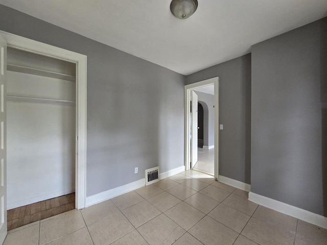 3260 N 21st STREET, Milwaukee, WI 53206