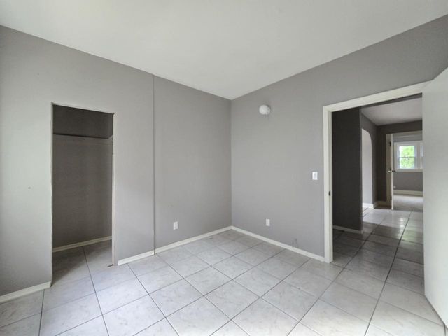 3260 N 21st STREET, Milwaukee, WI 53206