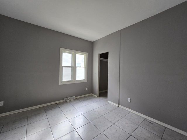 3260 N 21st STREET, Milwaukee, WI 53206