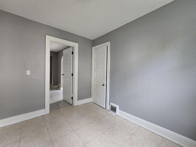 3260 N 21st STREET, Milwaukee, WI 53206