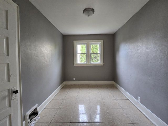 3260 N 21st STREET, Milwaukee, WI 53206