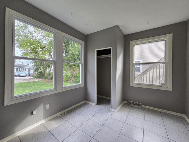 3260 N 21st STREET, Milwaukee, WI 53206