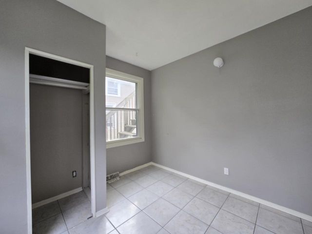 3260 N 21st STREET, Milwaukee, WI 53206