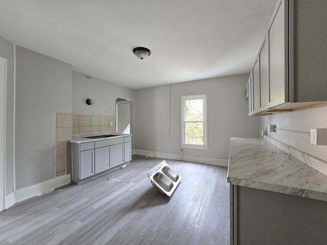 3260 N 21st STREET, Milwaukee, WI 53206