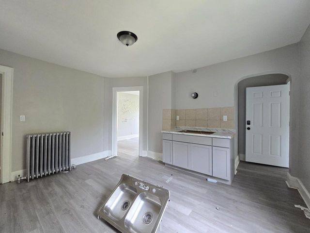 3260 N 21st STREET, Milwaukee, WI 53206