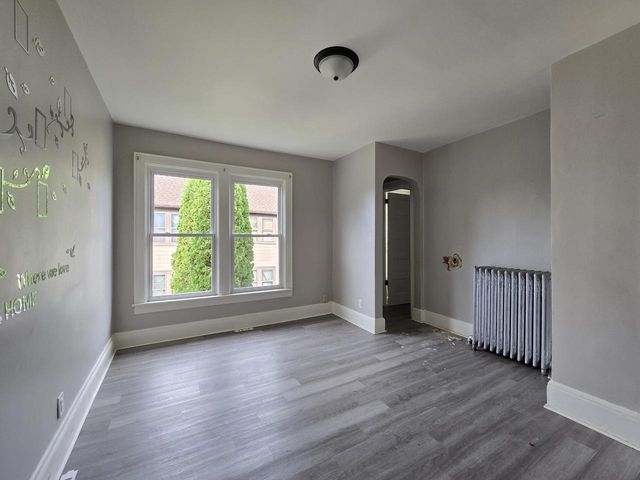 3260 N 21st STREET, Milwaukee, WI 53206