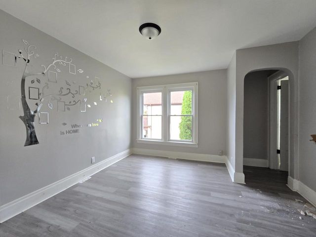 3260 N 21st STREET, Milwaukee, WI 53206