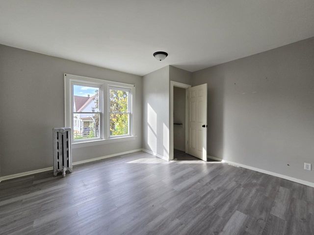 3260 N 21st STREET, Milwaukee, WI 53206