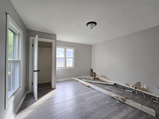 3260 N 21st STREET, Milwaukee, WI 53206