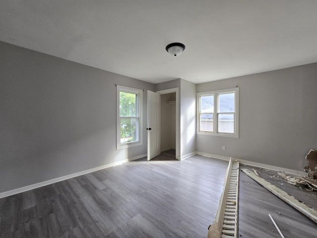 3260 N 21st STREET, Milwaukee, WI 53206