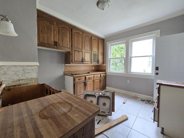 3260 N 21st STREET, Milwaukee, WI 53206