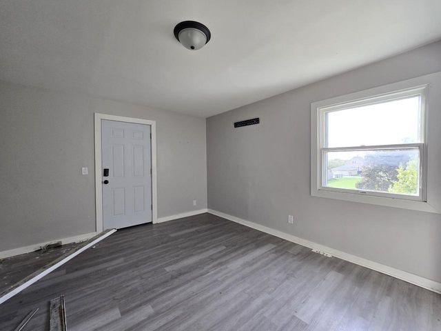 3260 N 21st STREET, Milwaukee, WI 53206