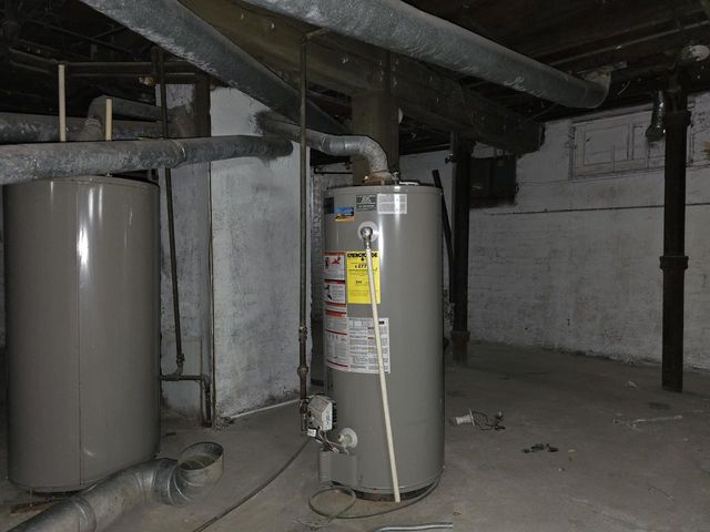 3260 N 21st STREET, Milwaukee, WI 53206