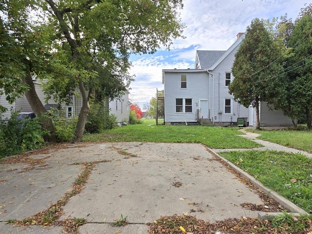 3260 N 21st STREET, Milwaukee, WI 53206