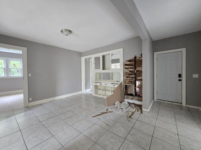 3260 N 21st STREET, Milwaukee, WI 53206