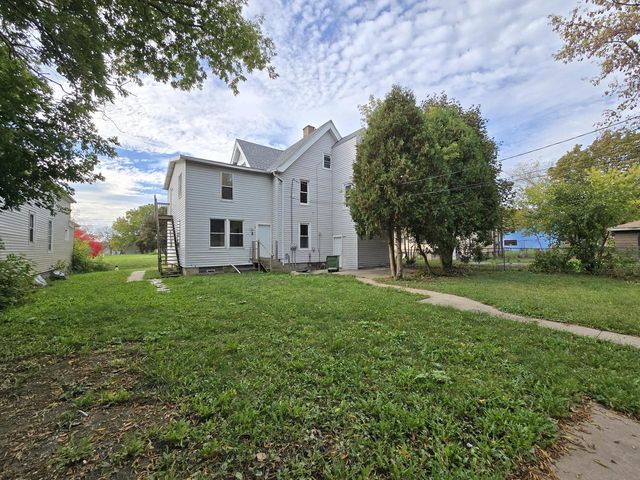 3260 N 21st STREET, Milwaukee, WI 53206