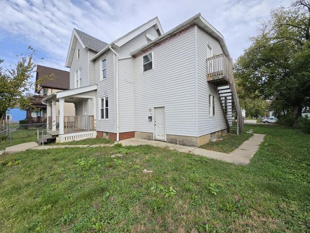 3260 N 21st STREET, Milwaukee, WI 53206