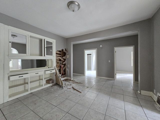 3260 N 21st STREET, Milwaukee, WI 53206