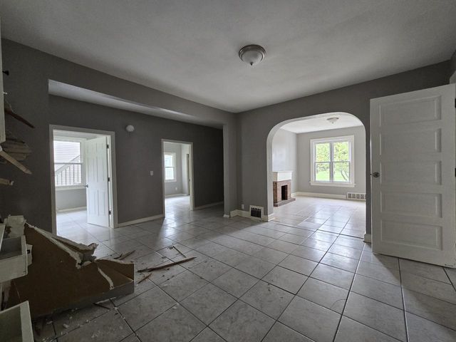 3260 N 21st STREET, Milwaukee, WI 53206