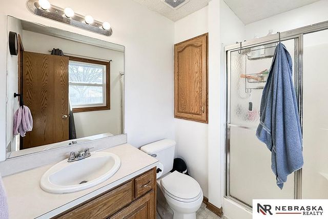 6504 N 105th Street, Omaha, NE 68112