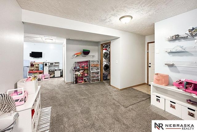 6504 N 105th Street, Omaha, NE 68112