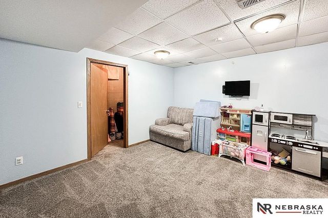 6504 N 105th Street, Omaha, NE 68112