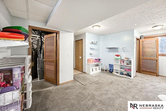 6504 N 105th Street, Omaha, NE 68112