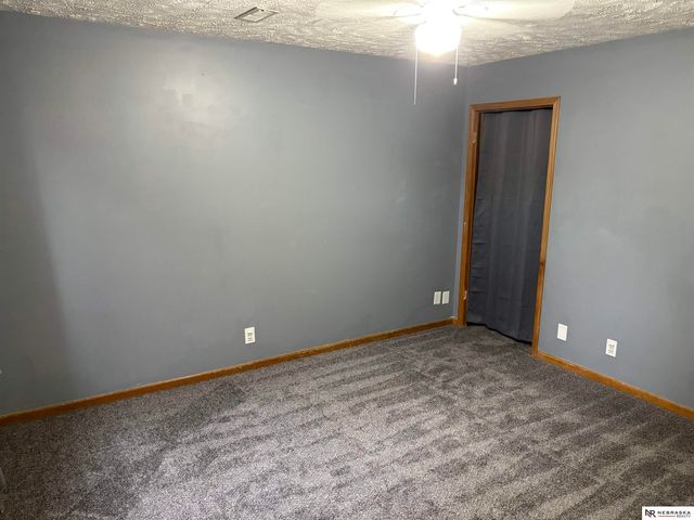 6504 N 105th Street, Omaha, NE 68112