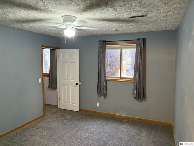 6504 N 105th Street, Omaha, NE 68112