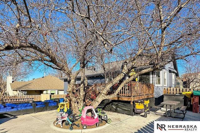 6504 N 105th Street, Omaha, NE 68112