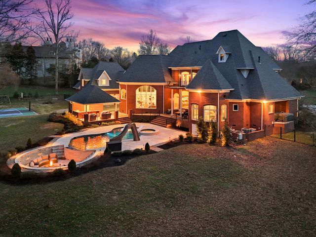 8831 Forest Creek Lane, Ooltewah, TN 37363