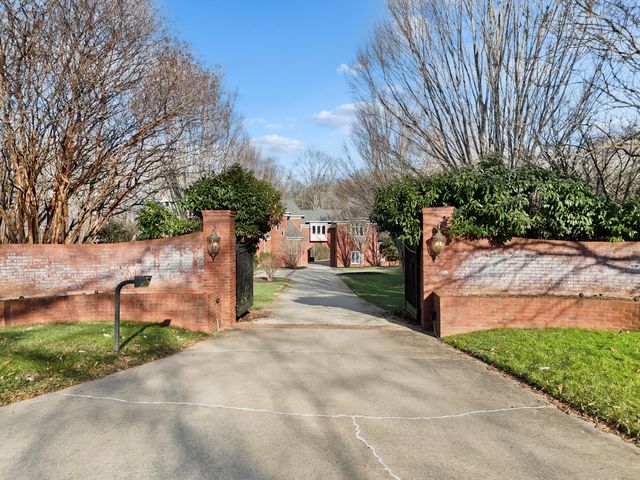 8831 Forest Creek Lane, Ooltewah, TN 37363