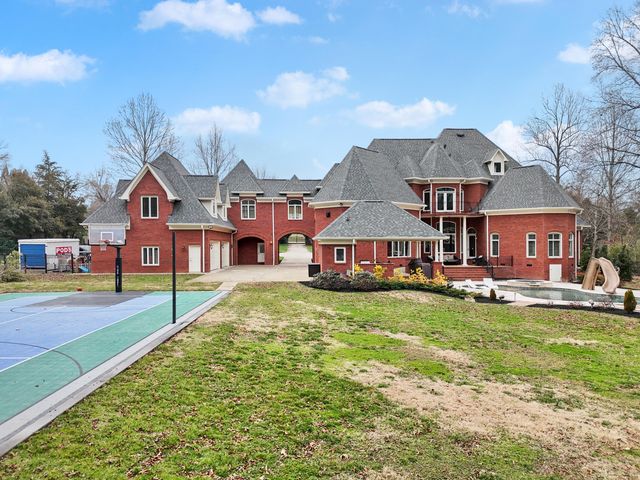 8831 Forest Creek Lane, Ooltewah, TN 37363