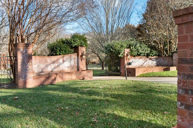 8831 Forest Creek Lane, Ooltewah, TN 37363