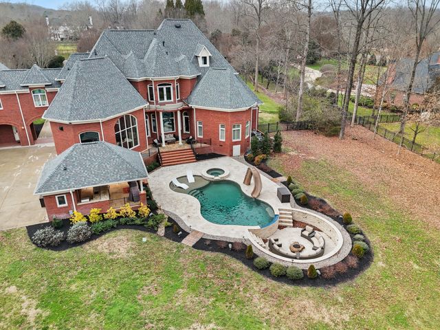 8831 Forest Creek Lane, Ooltewah, TN 37363