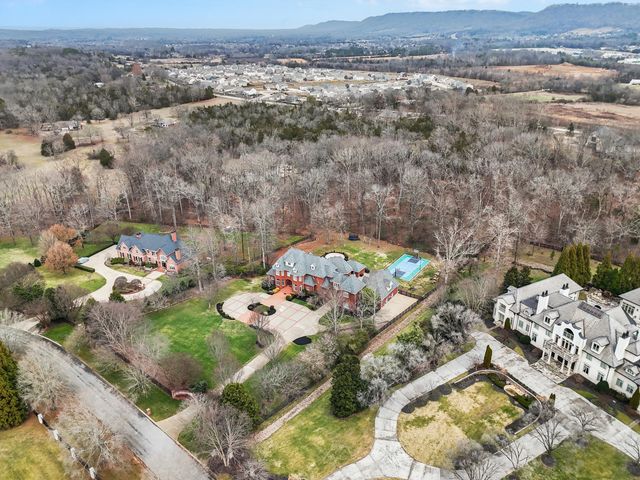 8831 Forest Creek Lane, Ooltewah, TN 37363