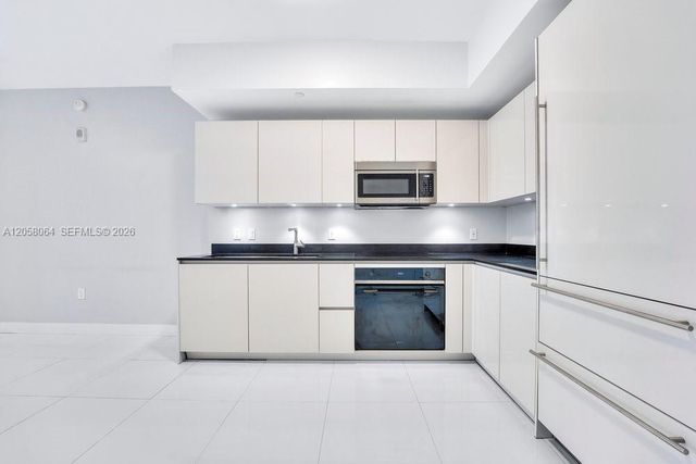 1010 Brickell Ave 1810, Miami, FL 33131