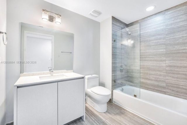 1010 Brickell Ave 1810, Miami, FL 33131